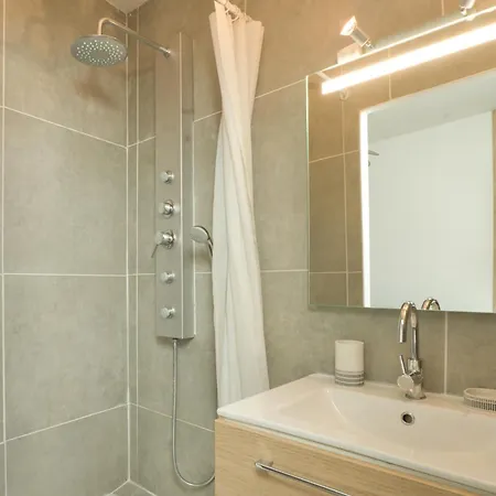 Apartment Le Petit Hugo - Centre - Parking Tarbes